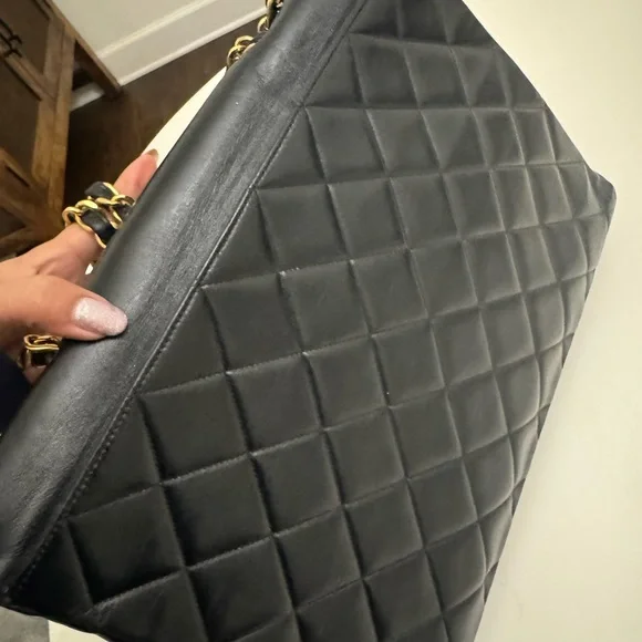 Chanel Maxi Classic Flap Bag 24K - Picture 7 of 17